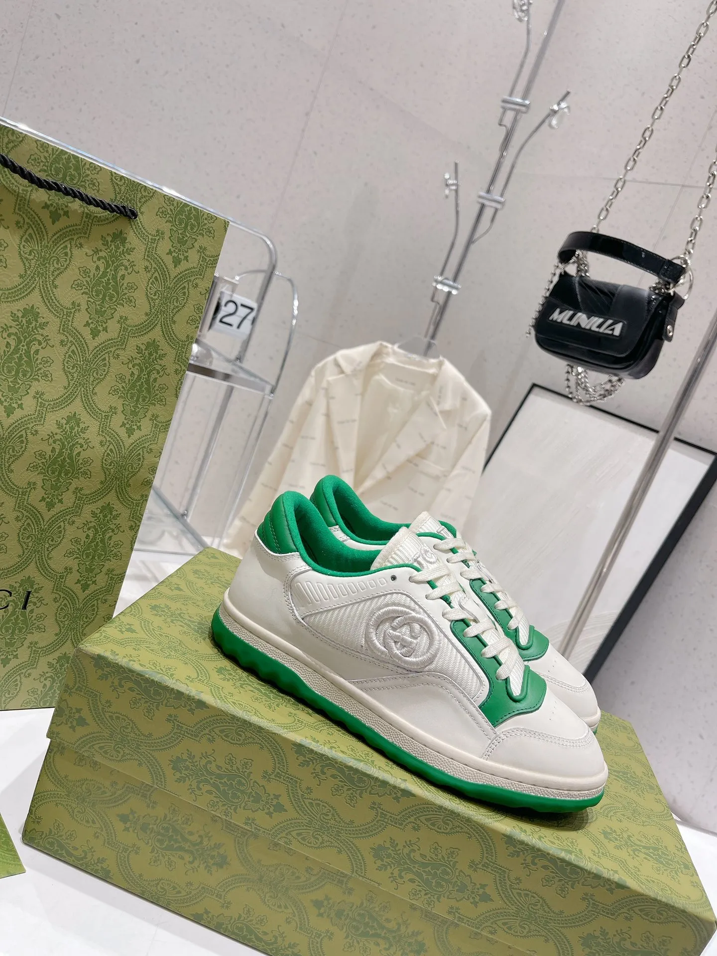 👟👟Ex-factory price 520👟👟 Gucci Gucci 2023 latest hot model MAC80 sneakers, couple style, casual, retro, old, dirty shoes, small dirty shoes, white shoes, original purchase, development, production, Gucci MAC80 new hot model series. The exquisite and compact interlocking double G logo romantically interprets the aesthetic concept of this series. Made of off-white leather, retro inspiration is cleverly integrated into the design of sports shoes, reinterpreting the brand logo. Fabric: Original custom imported first-layer cowhide. Lining: Original custom imported breathable mesh. Outsole: Original molded two-color TPU outsole. Sole thickness: 3CM. Size: Women's 35-40 / Men's 39-45.